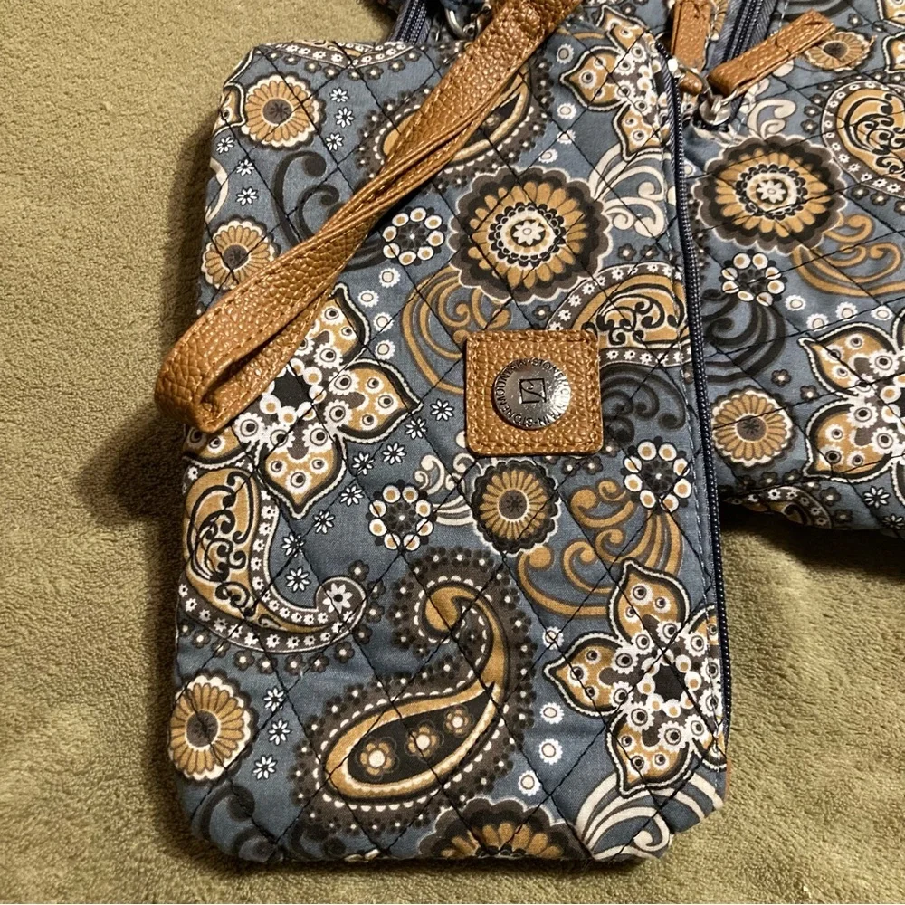 NWT Stone Mountain Paisley Shoulder Tote Bag Purse & Wristlet Gray